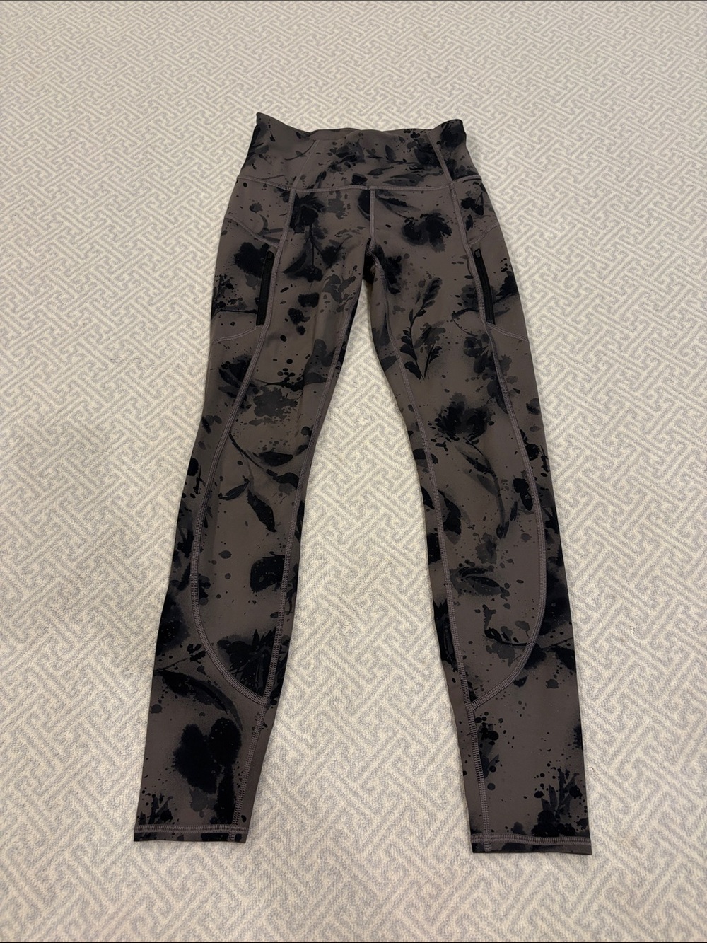 Athleta Black and Charcoal Splash Print Leggings